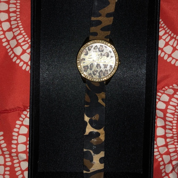 Guess gold leopard print watch - Picture 4 of 5